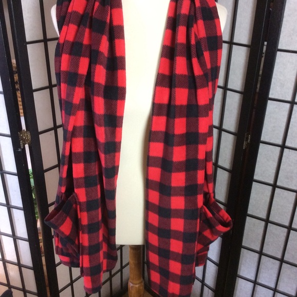 Buffalo Plaid Oblong Scarf with Pockets! - Picture 3 of 5